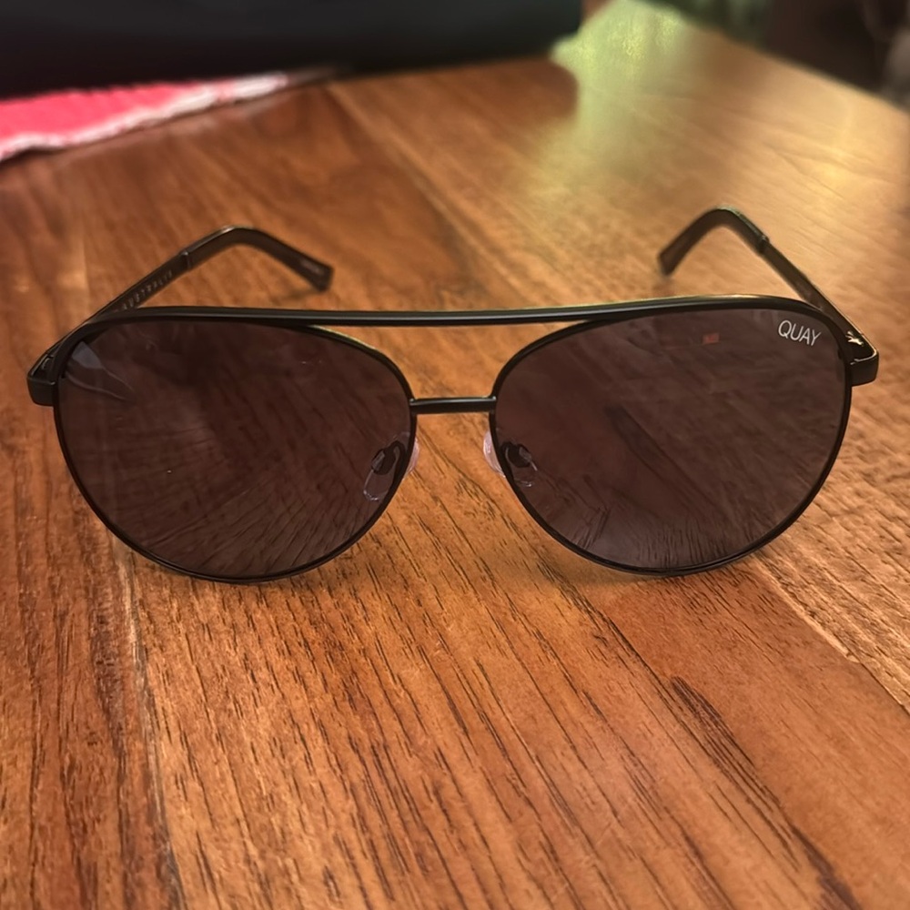 Quay Australia Vivienne 126 sunglasses. New without tags. Tried on once.